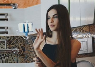 κοπέλα κάνει sex chat